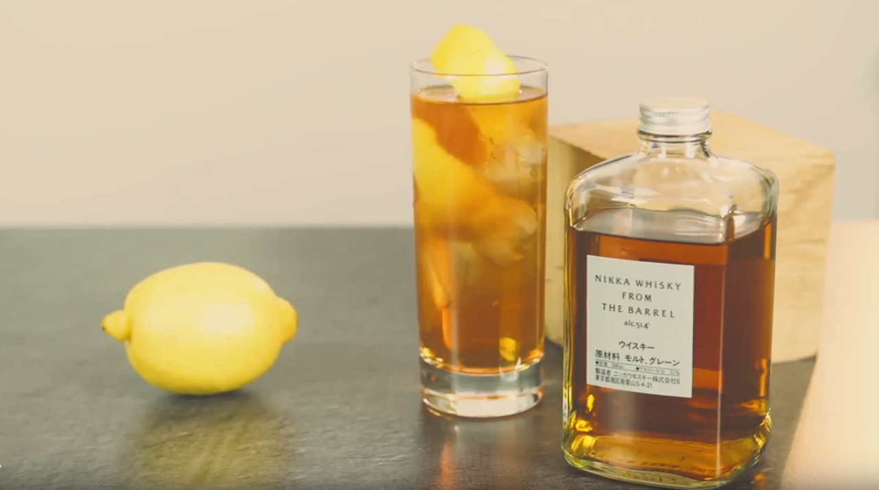 cocktail horse's neck bouteille whisky verre citron