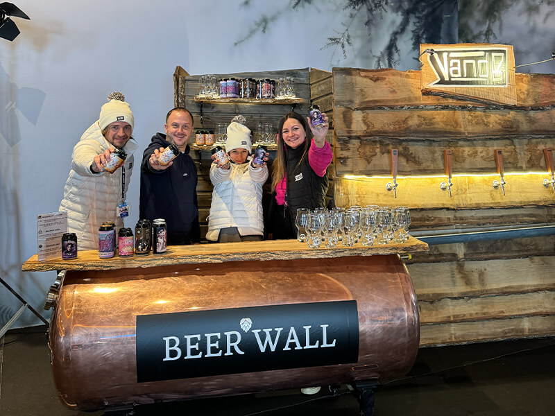 Beer wall, bar V and B au Festival de l'Alpe d'Huez