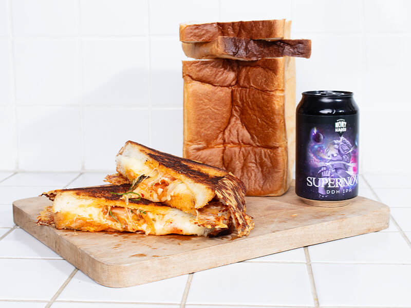 toast grillé au fromage, recette facile pour un apéro entre copains avec la bière Supernova de la brasserie Mont Hardi